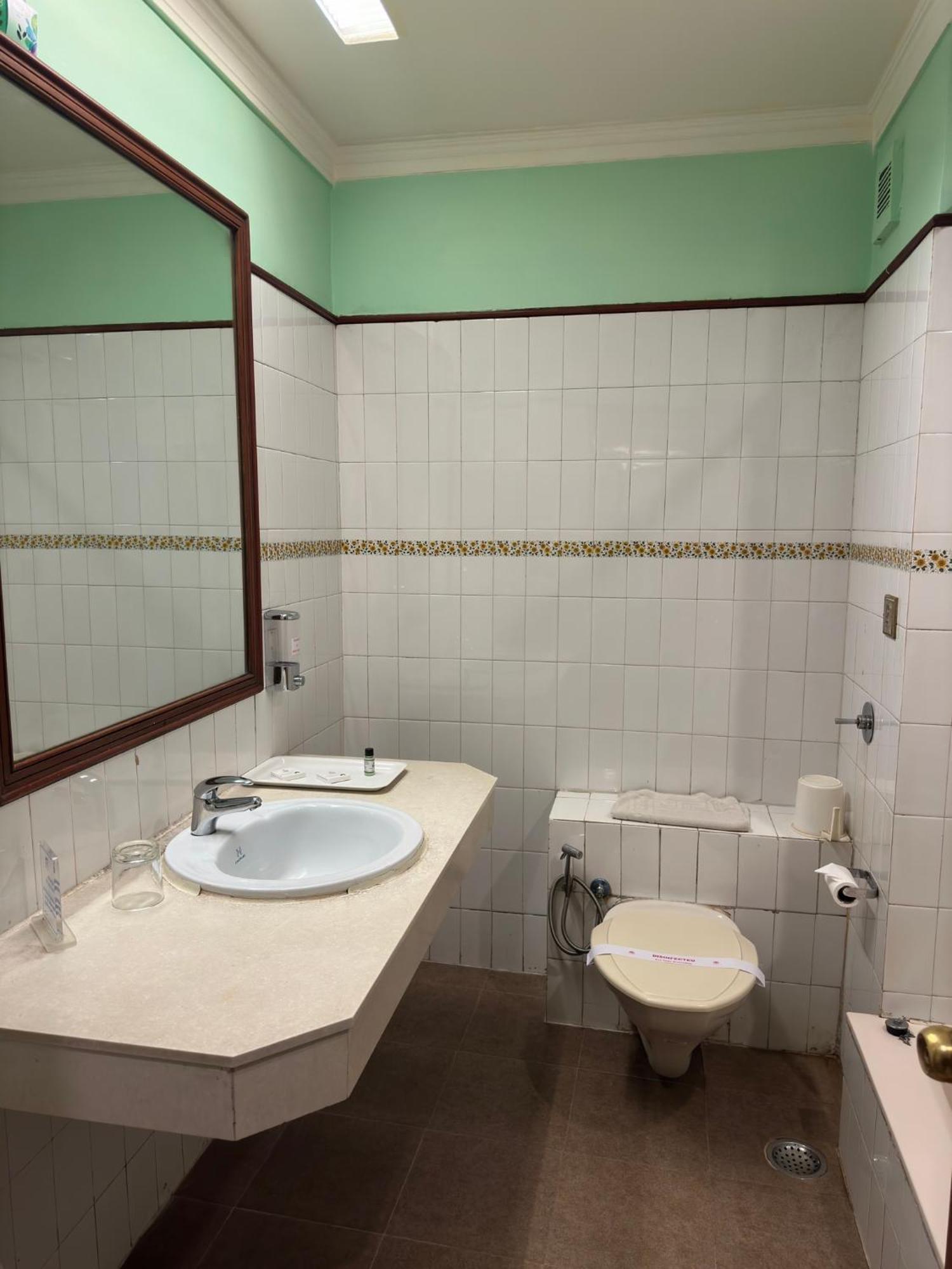Hotel Nahar Nilgiris อูตี ภายนอก รูปภาพ